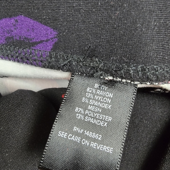 TORRID‎ High Rise Pixie Pants Kiss Lips All Over Print Black Red Women Plus Sz L - Picture 10 of 15